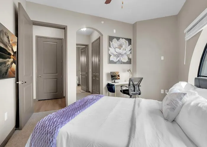 Cozy 1br- Pool,gym,pkng,near Bok Ctr&arts Dstrct Apartment