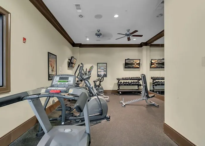 Apartment Cozy 1br- Pool,gym,pkng,near Bok Ctr&arts Dstrct *