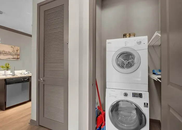 Apartment Cozy 1br- Pool,gym,pkng,near Bok Ctr&arts Dstrct *