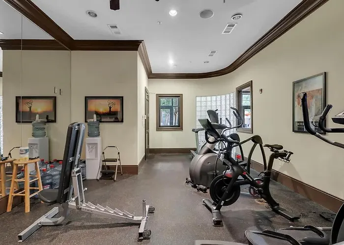 Cozy 1br- Pool,gym,pkng,near Bok Ctr&arts Dstrct *